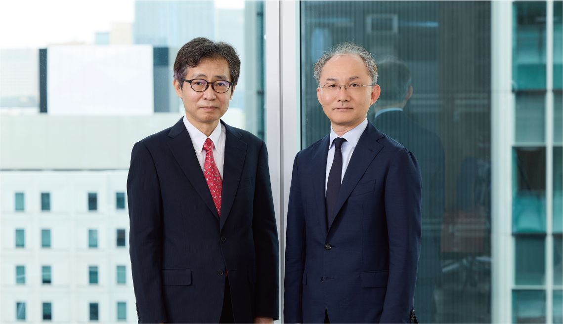 代表取締役 専務執行役員 管理部門全般担当 横田 健一と豊田 一弘氏の対談写真